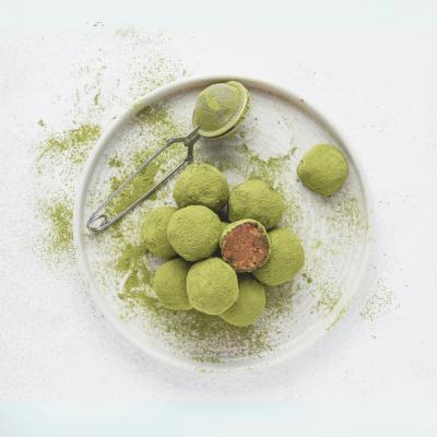 Energiegeladene Matcha-Pistazien Proteinkugeln